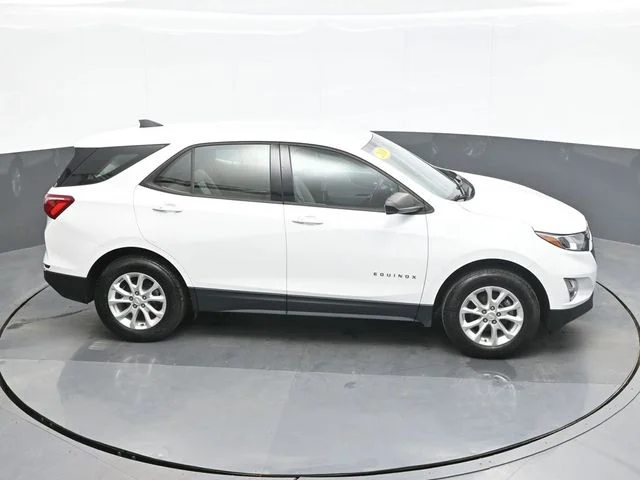 Used 2018 White Chevrolet LS image 16