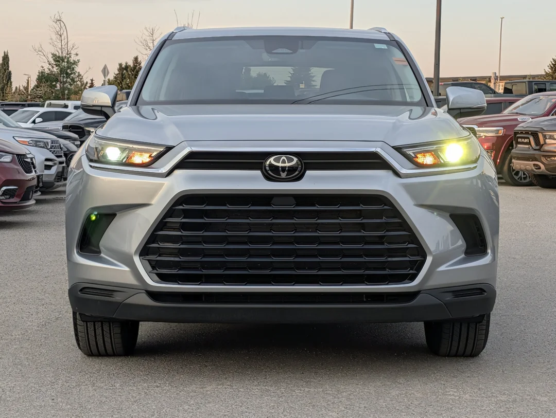 Used 2026 Grey Toyota XLE - Leather - 12.3 Touchscreen - Safety Sense 3.0 - Lane Departure & More image 3