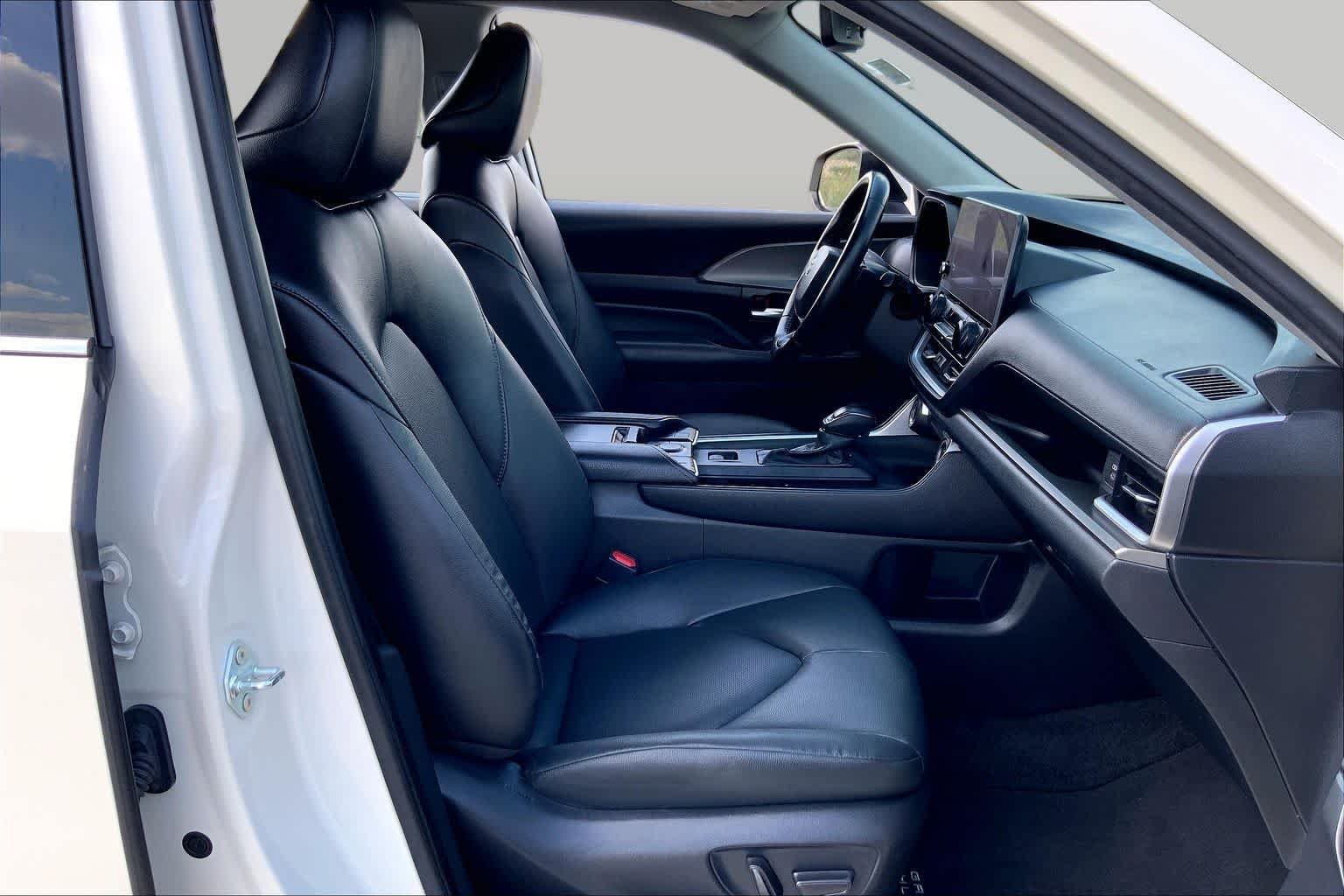 Used 2024 Coastal Cream Toyota XLE image 9
