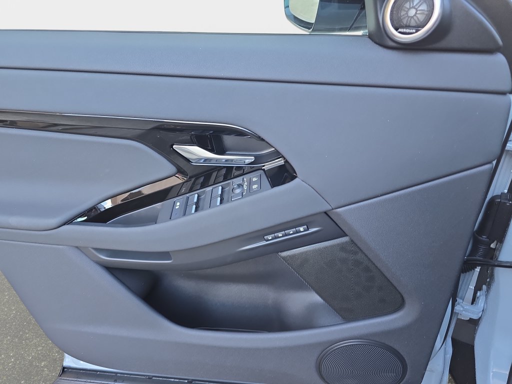New 2026 Arroios Grey Land Rover S image 19