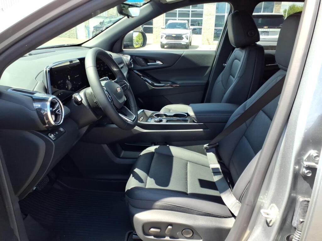 New 2026 Sterling Gray Metallic Chevrolet FWD LT image 7