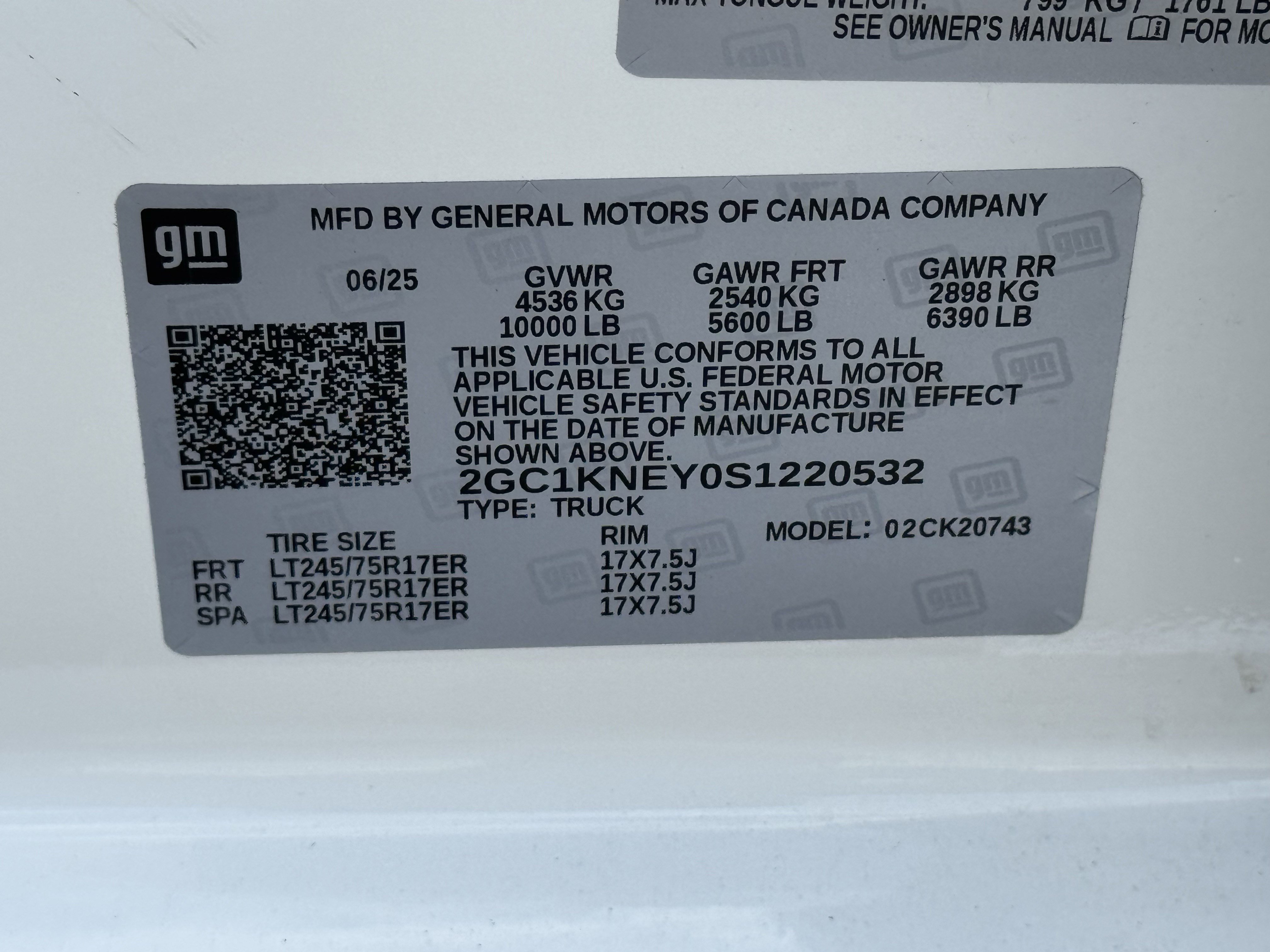 Used 2025 Summit White Chevrolet LT image 31