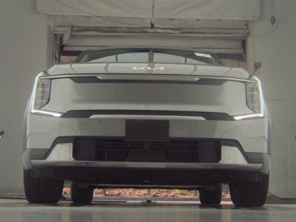 Used 2024 Gray Kia Light Long Range image 4