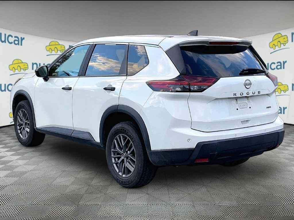 Used 2024 Glacier White Nissan S image 4