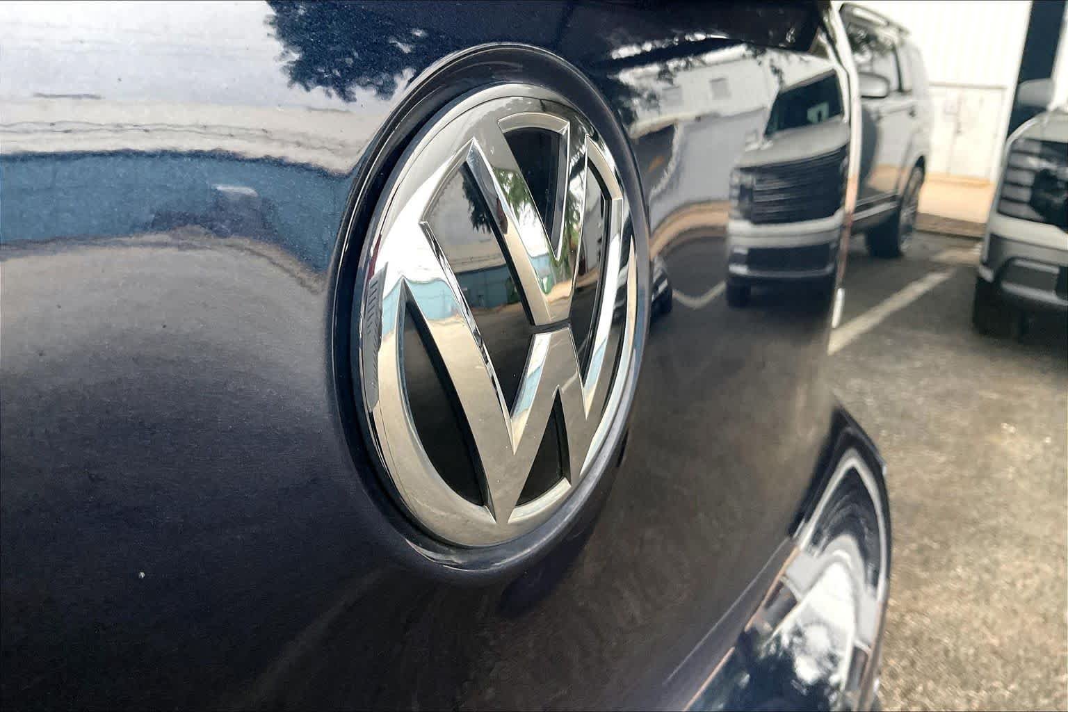 Used 2016 Night Blue Metallic Volkswagen S image 31