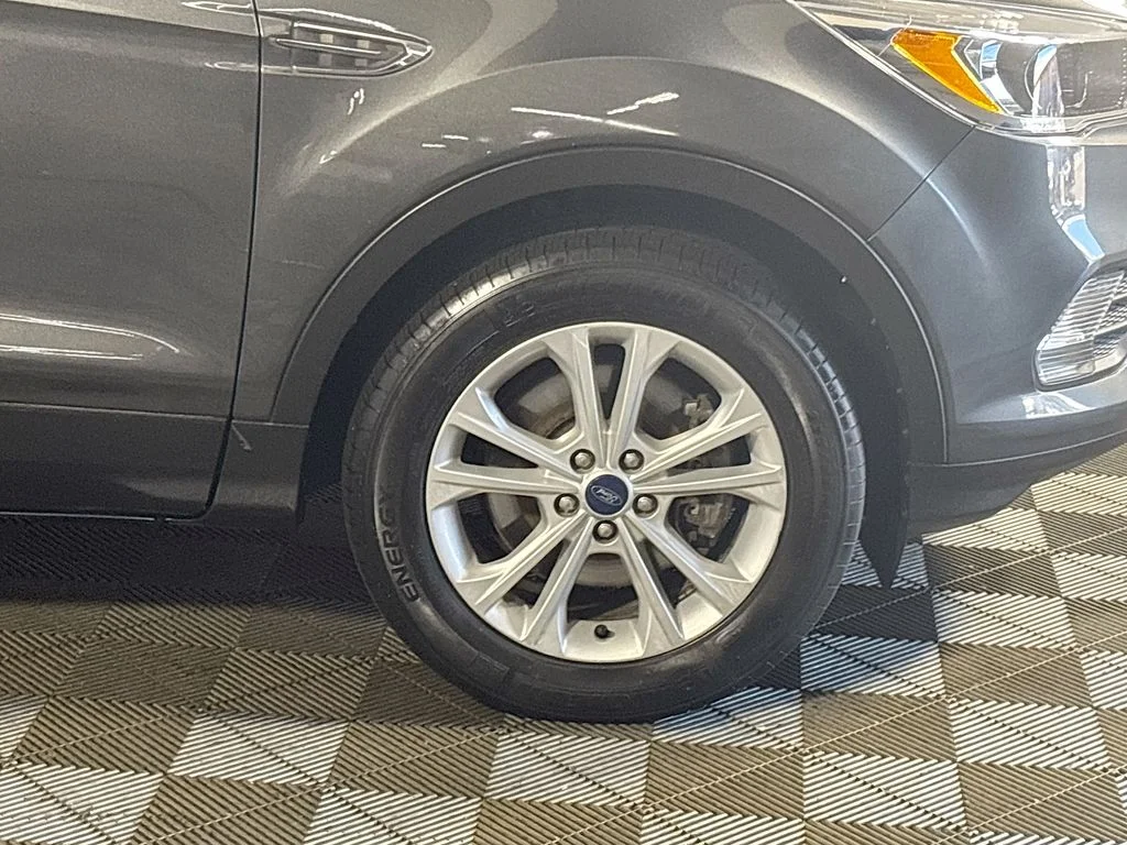 Used 2019 Gray Ford SE image 22