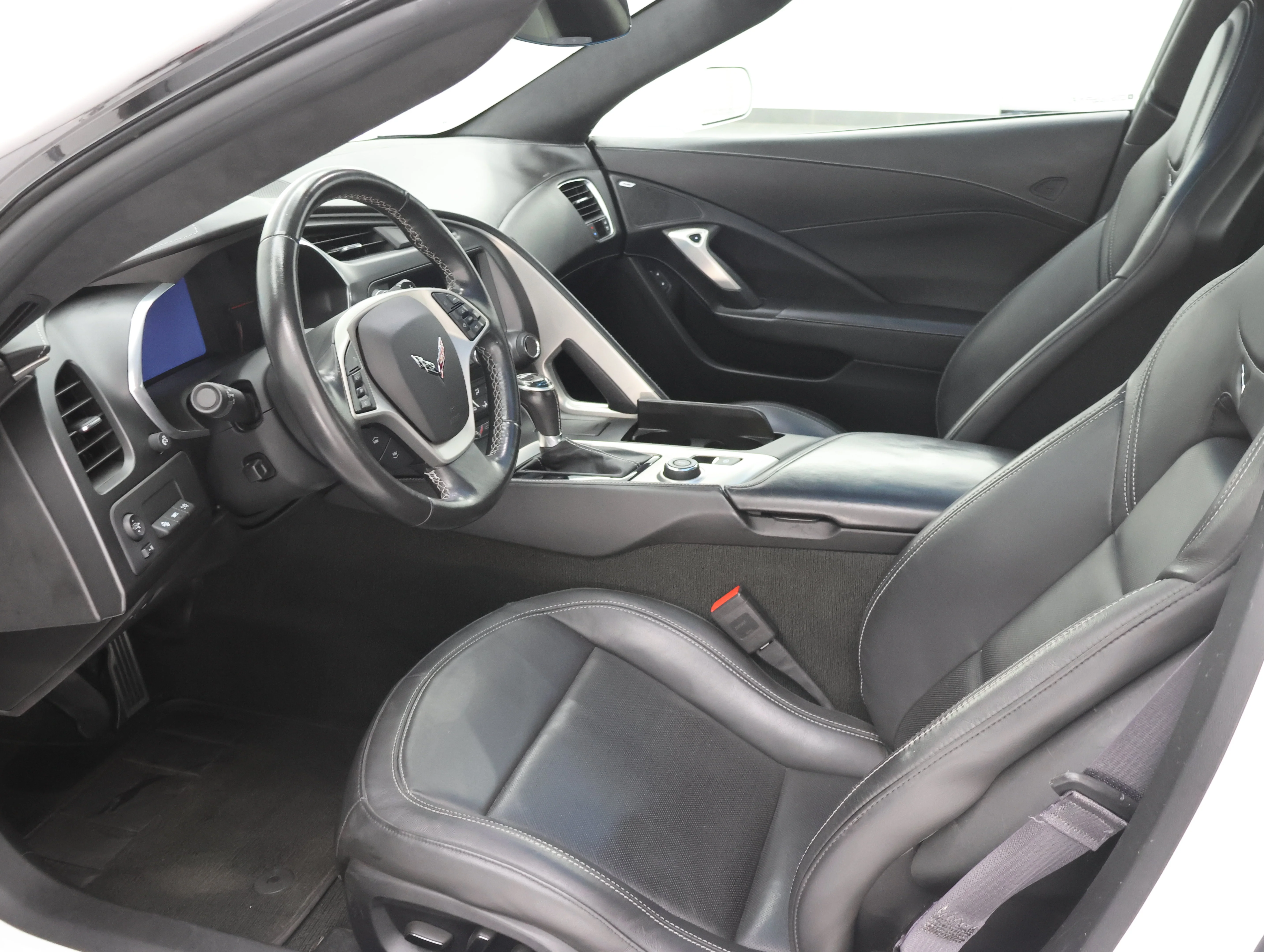 Used 2015 Arctic White Chevrolet Stingray Z51 image 8