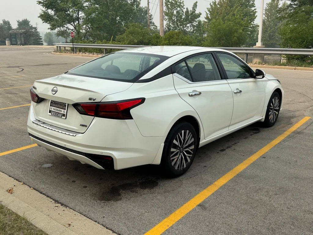 Certified Used 2023 Pearl White Tricoat Nissan 2.5 SV image 4