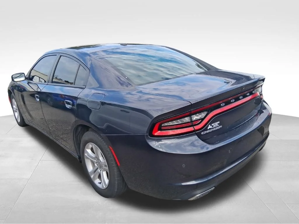 Used 2019 Gray Dodge SXT image 16