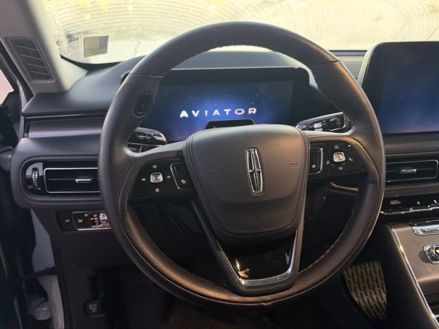 Used 2025 White Lincoln Premiere image 21