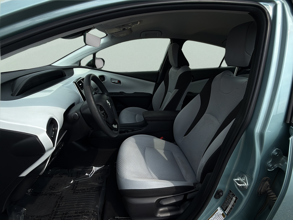 Used 2022 Pearl Toyota LE image 25