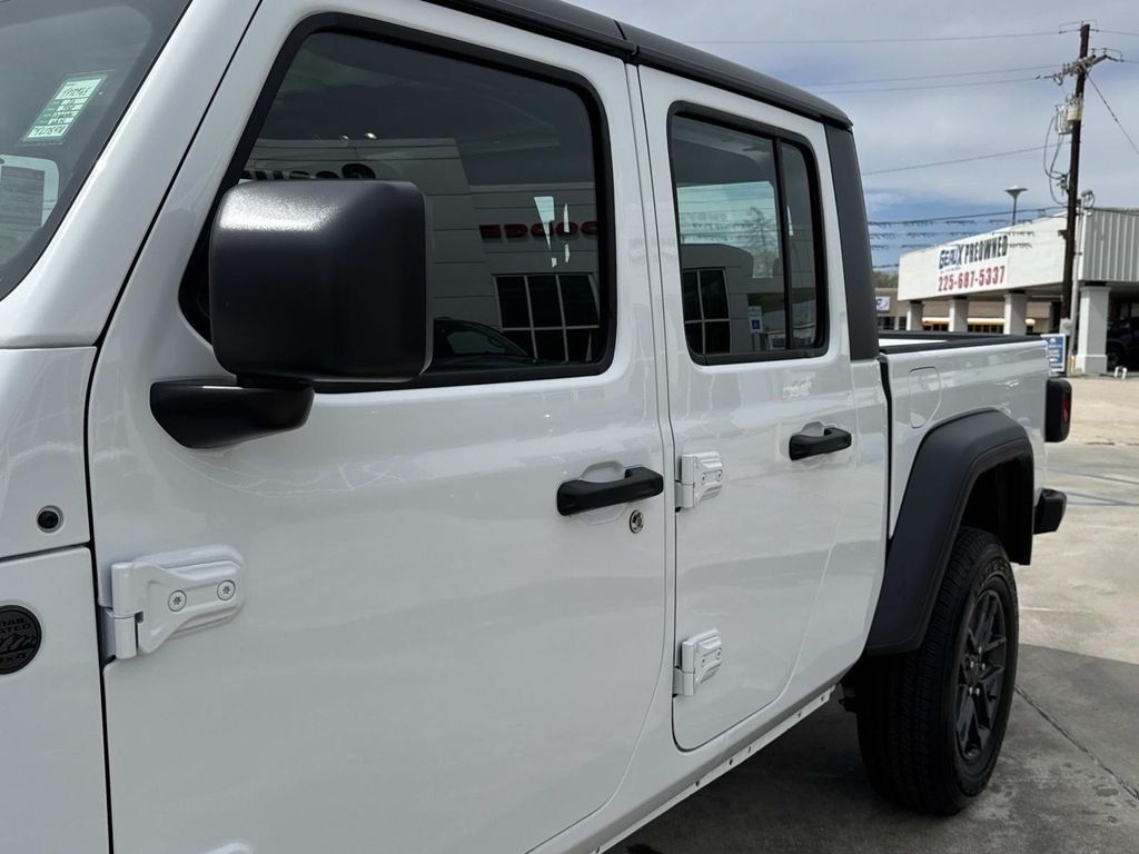 New 2026 Bright White Clear-Coat Exterior Paint Jeep Sport image 7