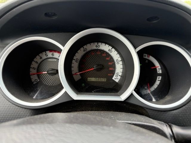 Used 2011  Toyota Base image 16