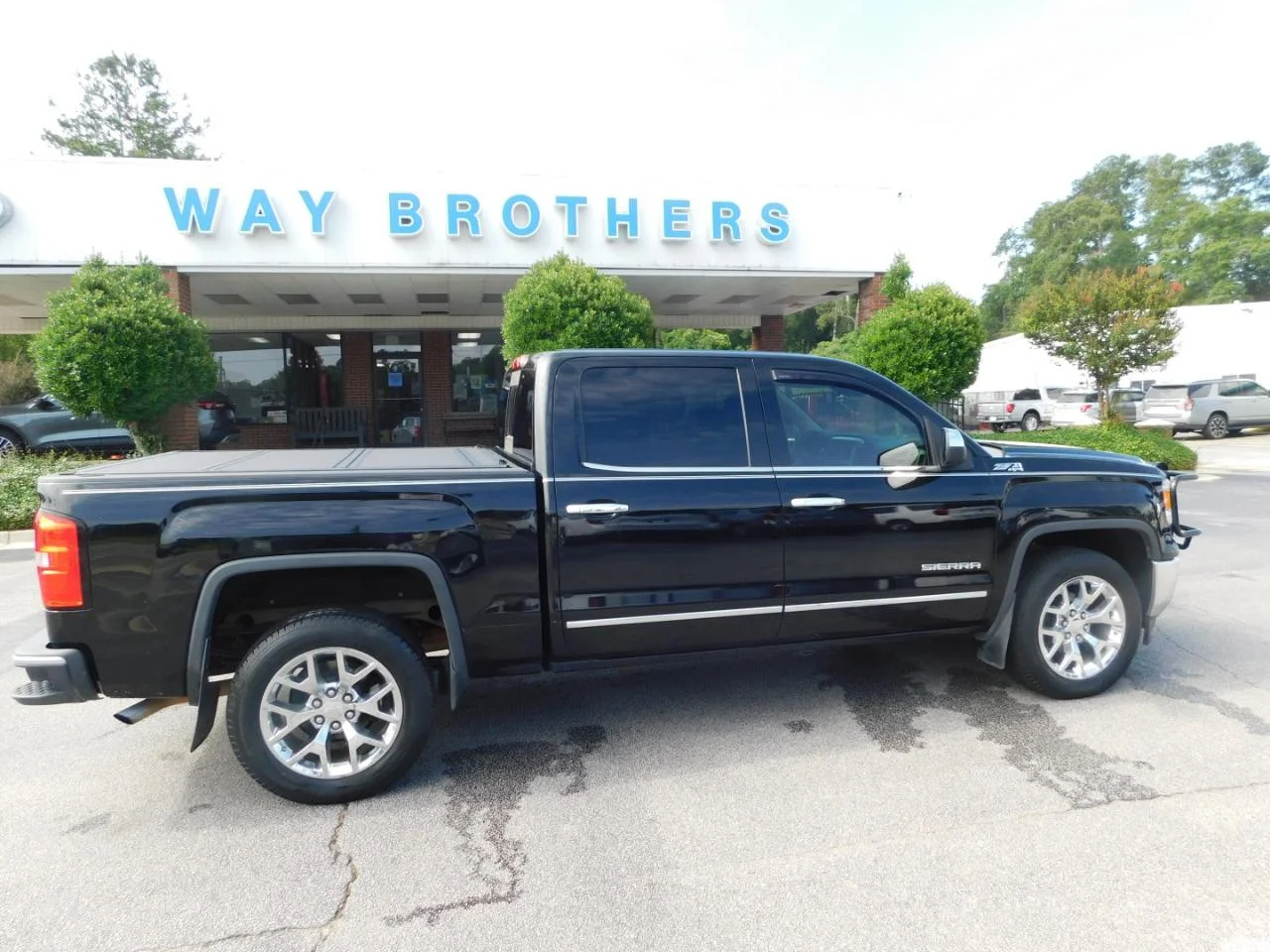 Used 2014 Black GMC 4WD Crew Cab 143.5 in SLT image 1
