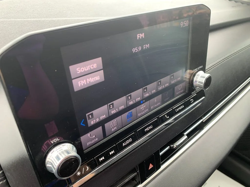 Used 2024  Mitsubishi ES image 21