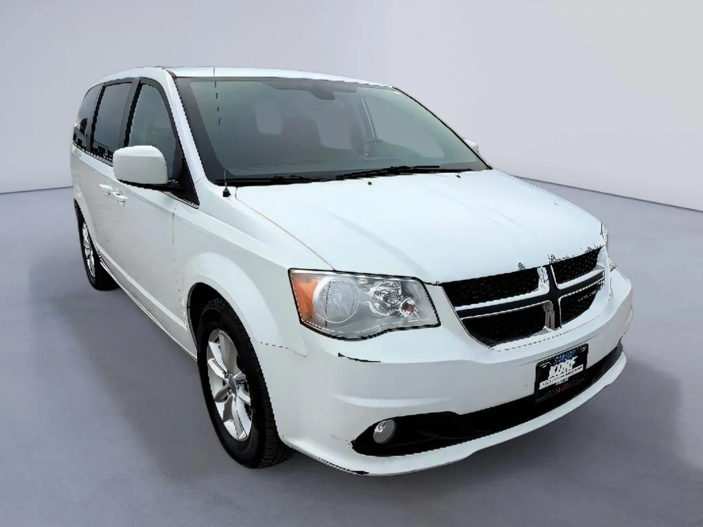 Used 2018 White Knuckle Clearcoat Dodge SXT image 3