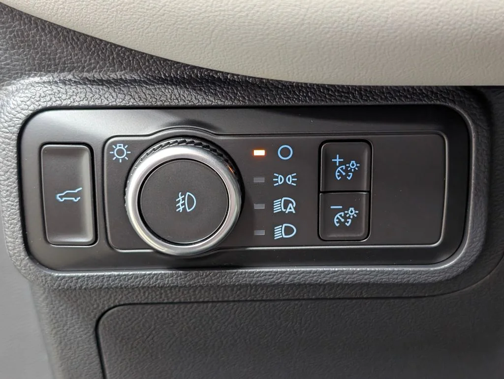 New 2026 Star White Metallic Tri-Coat Ford Active image 10