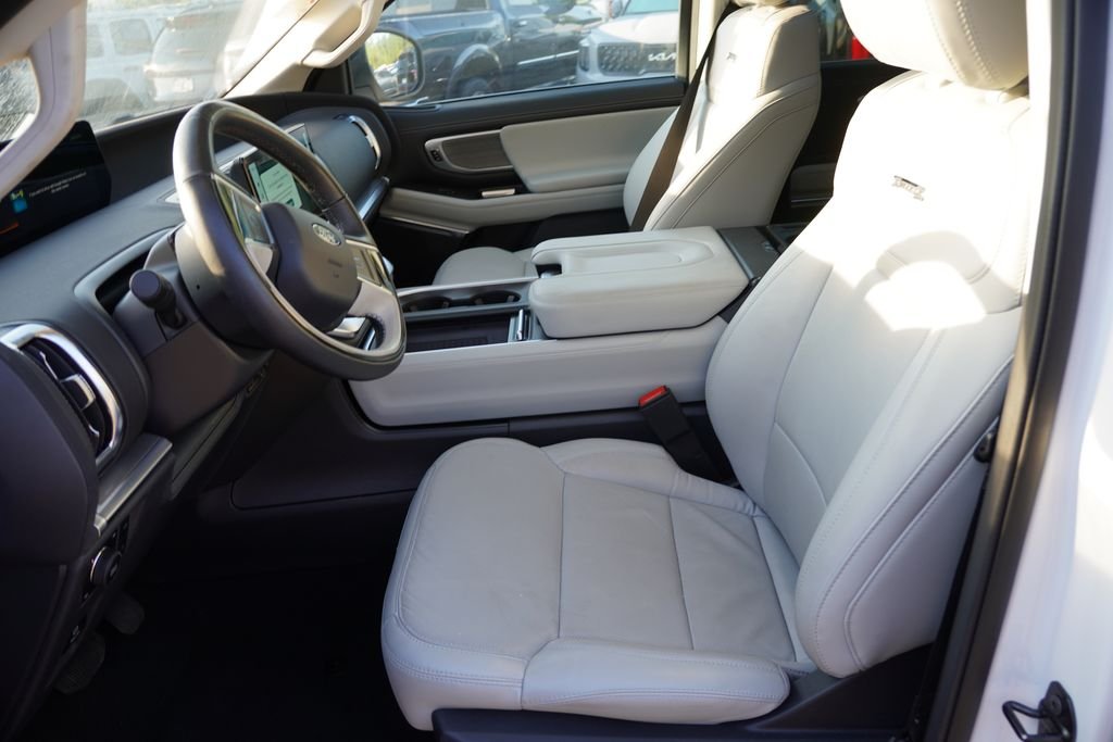 Used 2025 Oxford White Ford Platinum image 6