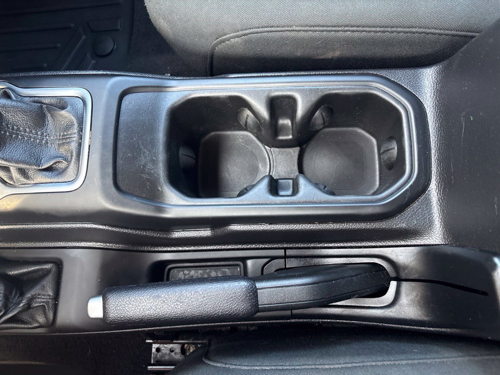 Used 2019 Silver Jeep Sport S image 21