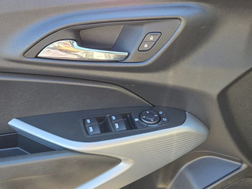 2025 Chevrolet Trax LS - Photo 17