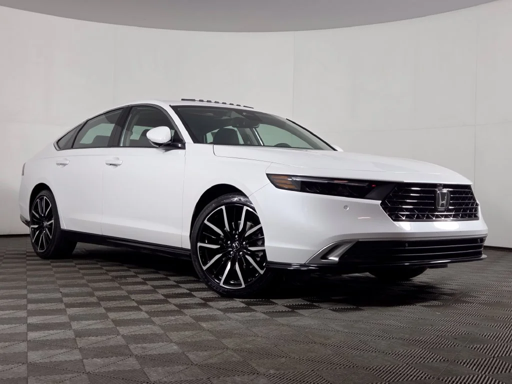 New 2026 Platinum White Pearl Honda Touring image 2