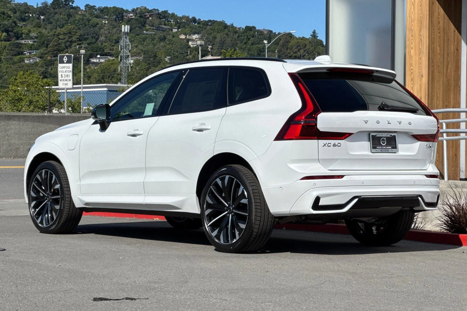 New 2026 Crystal White Volvo T8 Ultra image 6