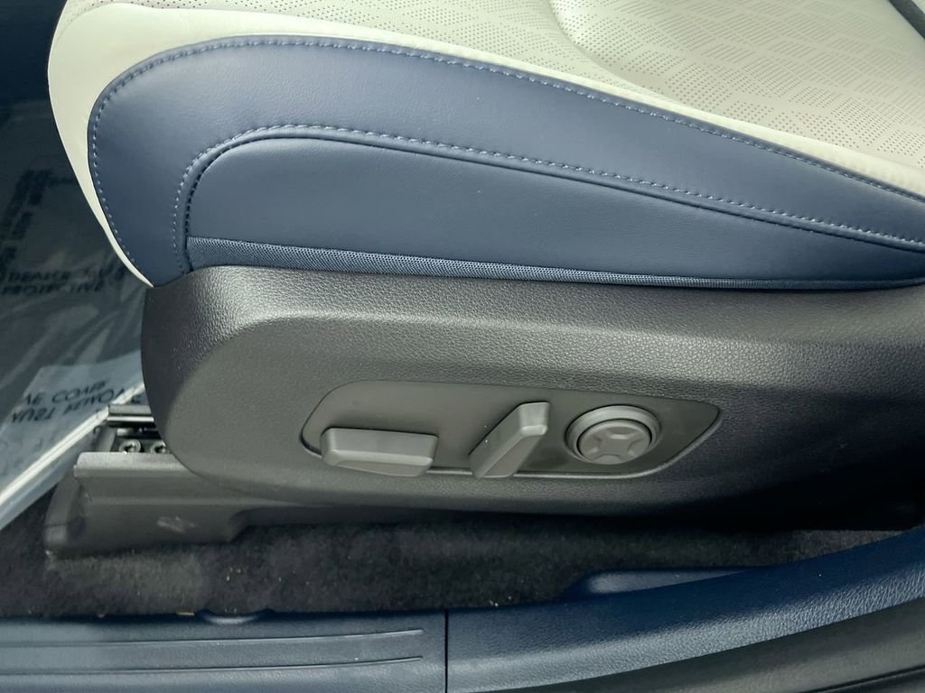 New 2026 Ceramic Silver Kia SX image 15