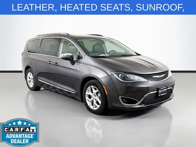 2019 Chrysler Pacifica Limited's photo