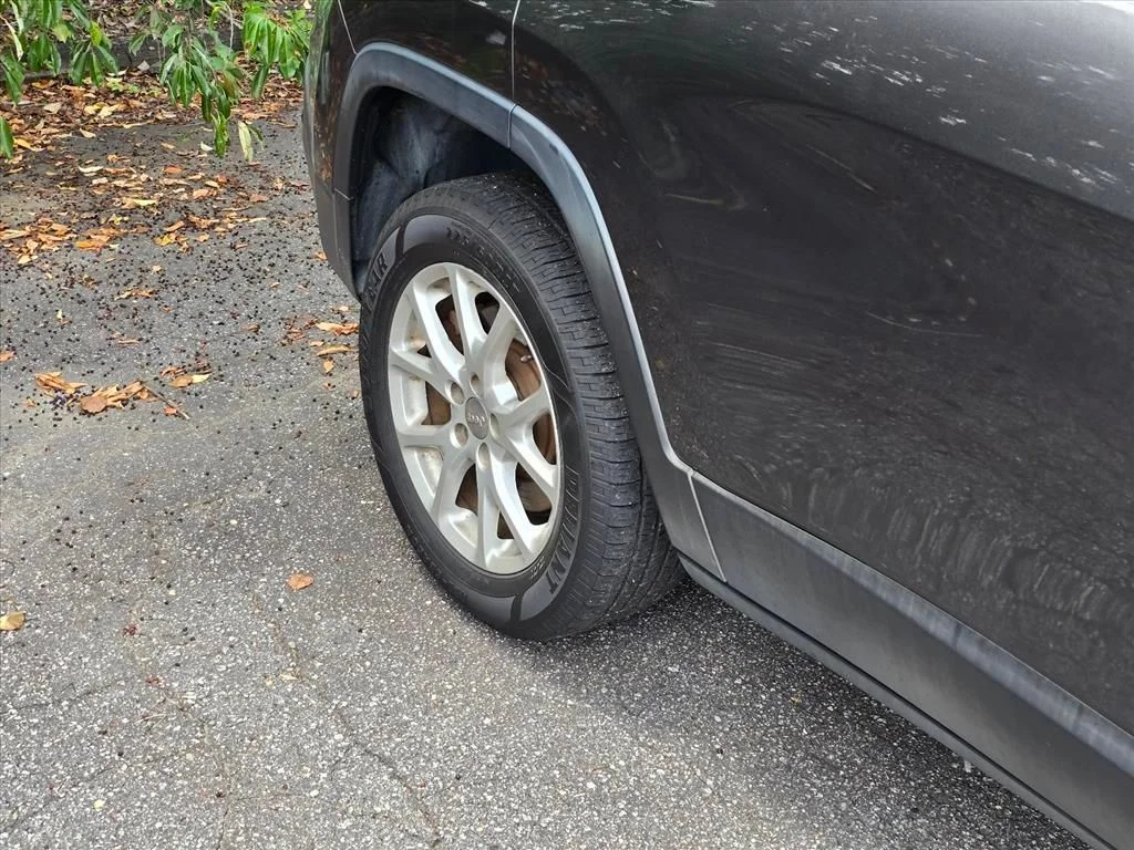 Used 2014 Gray Jeep Latitude image 18