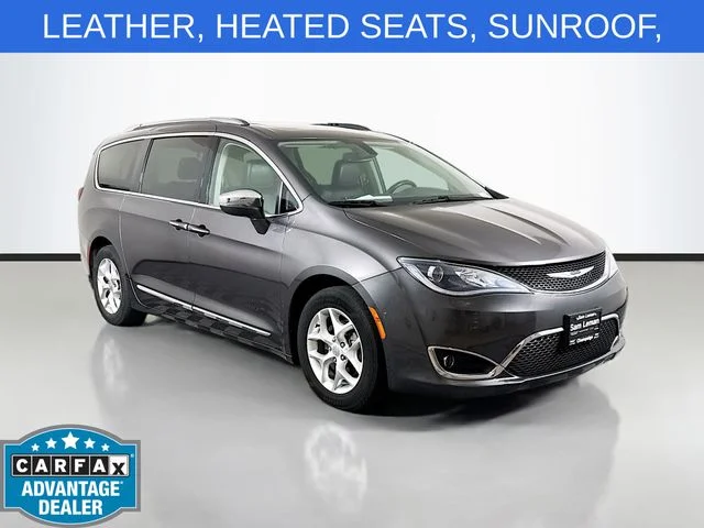 2019 Chrysler Pacifica Limited's photo