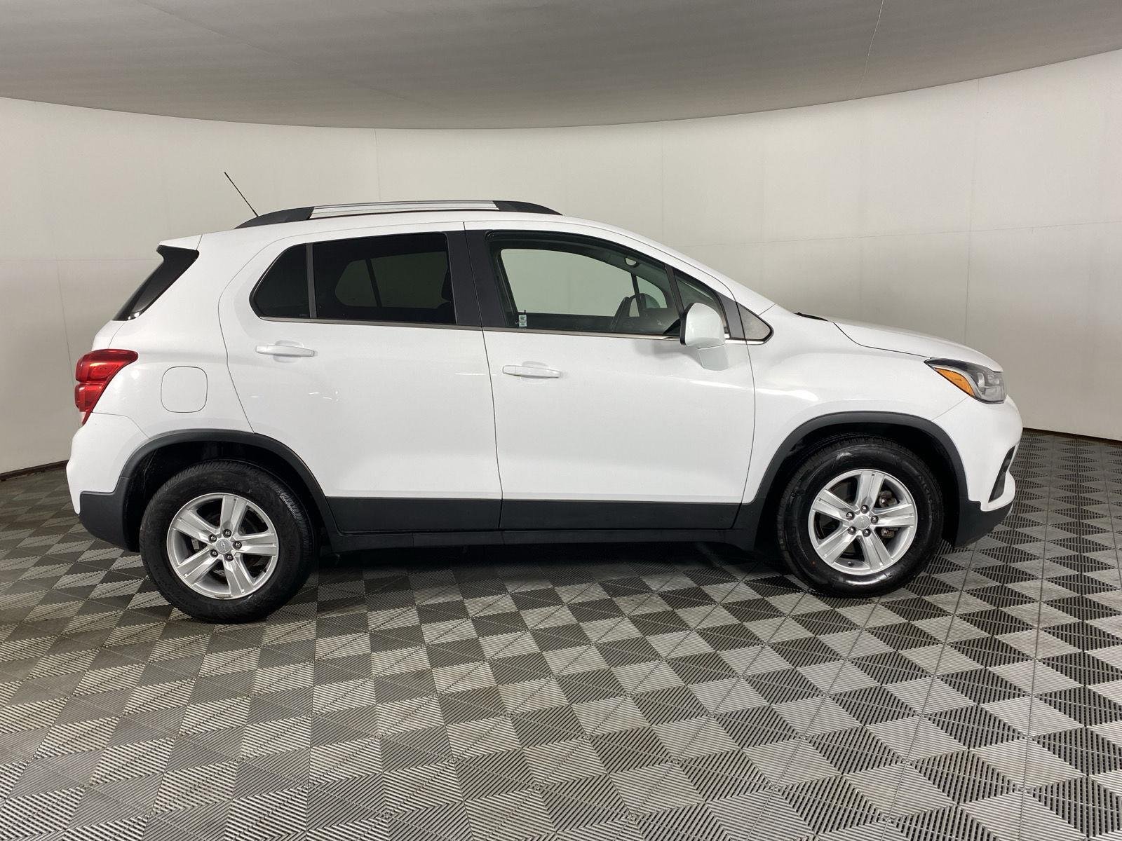 Used 2019 Summit White Chevrolet LT image 17