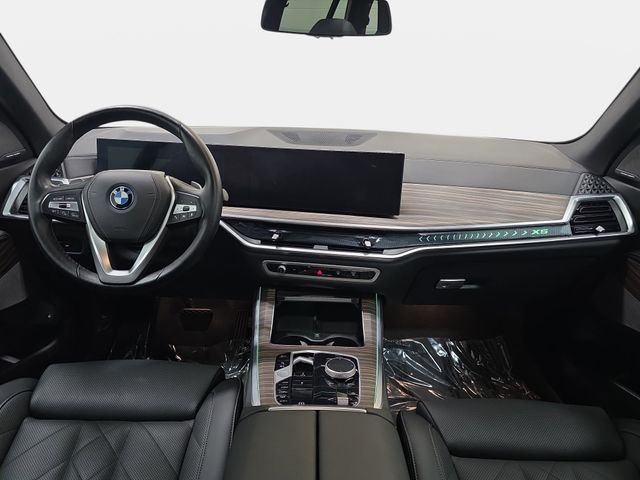 Used 2025 Black BMW xDrive50e image 10