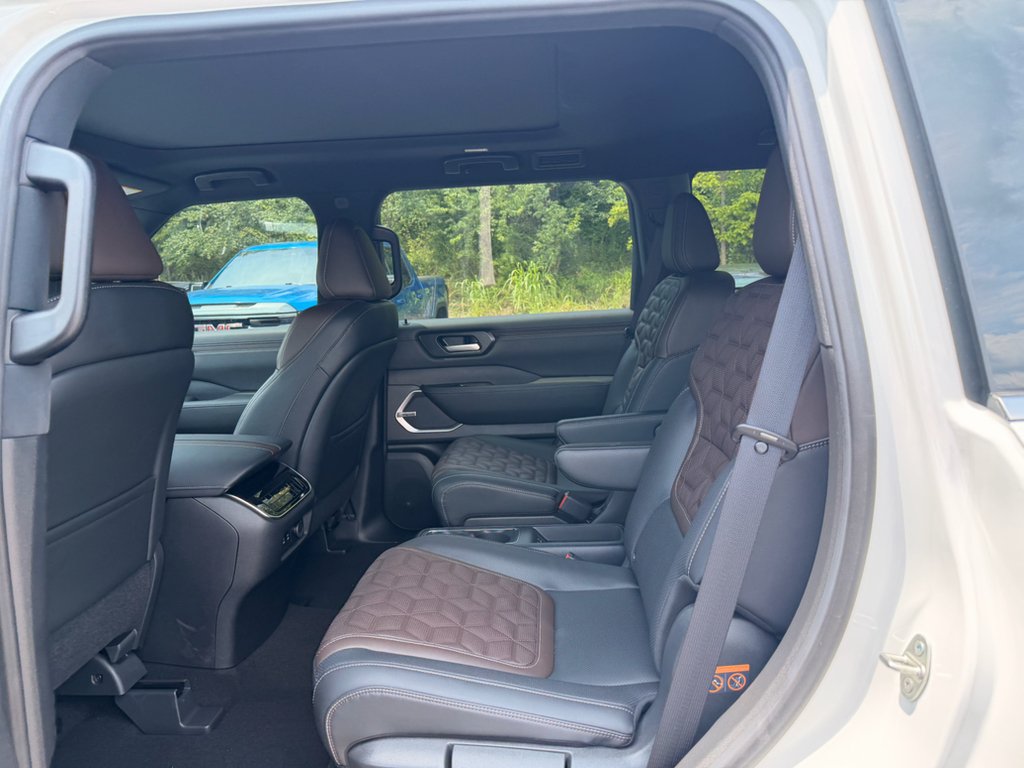 Used 2026 Aspen White Tricoat Nissan Platinum image 7