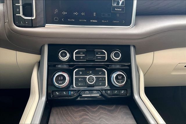 Used 2023 White GMC Denali image 32