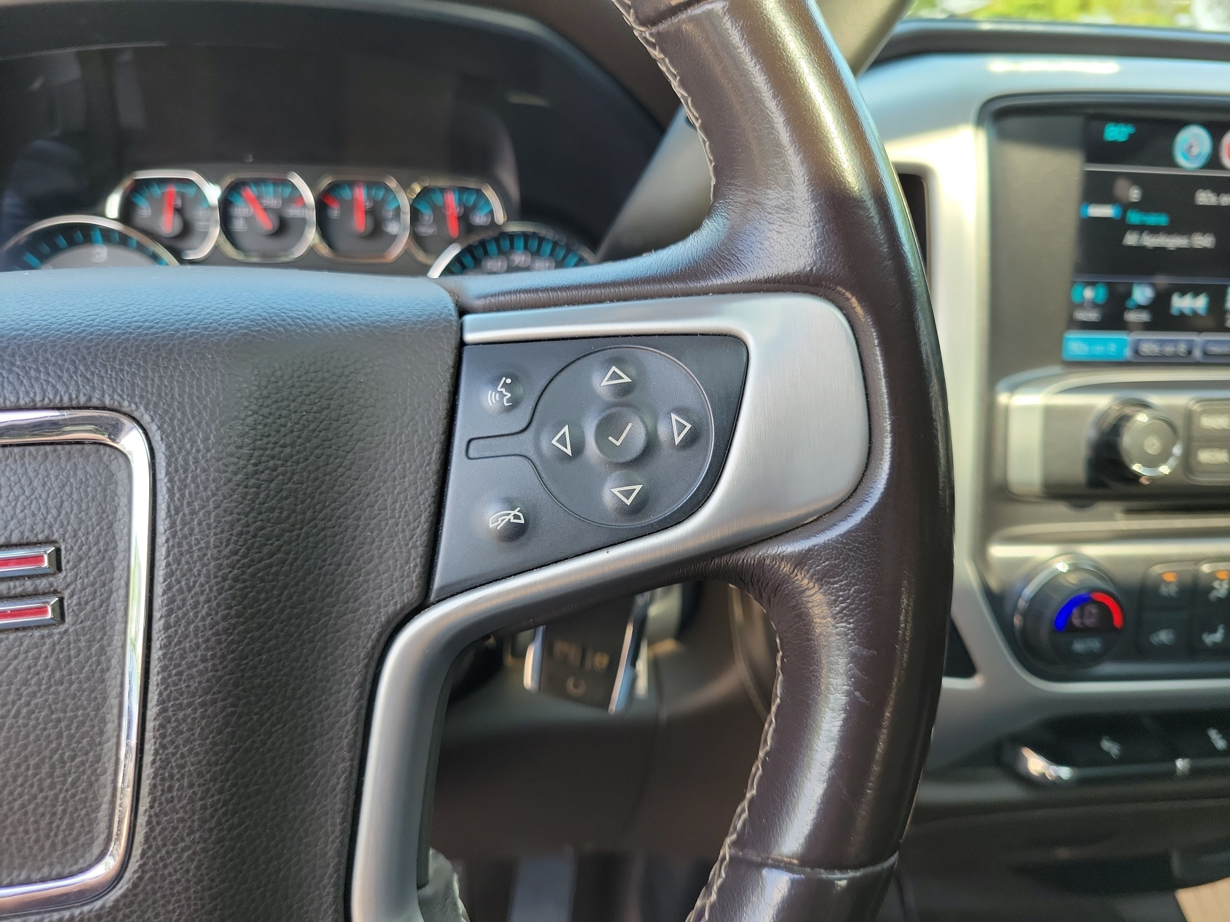 Used 2018 Cardinal Red GMC SLT image 23