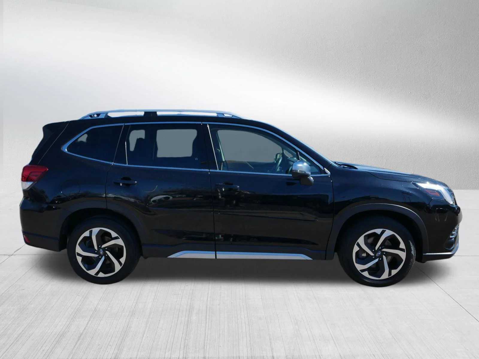 Used 2023 Crystal Black Silica Subaru Touring image 8