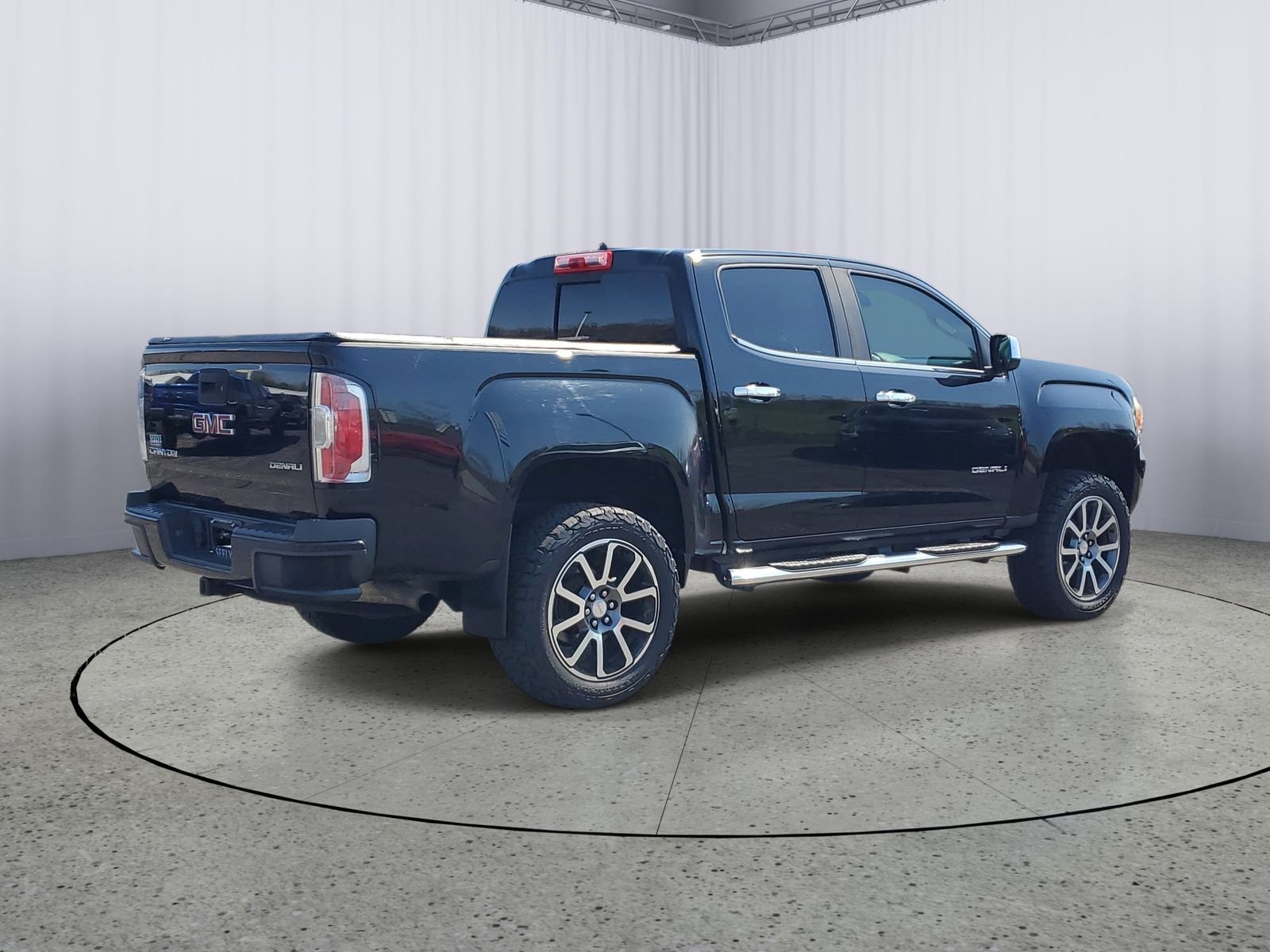 Used 2017 Black GMC Denali image 4