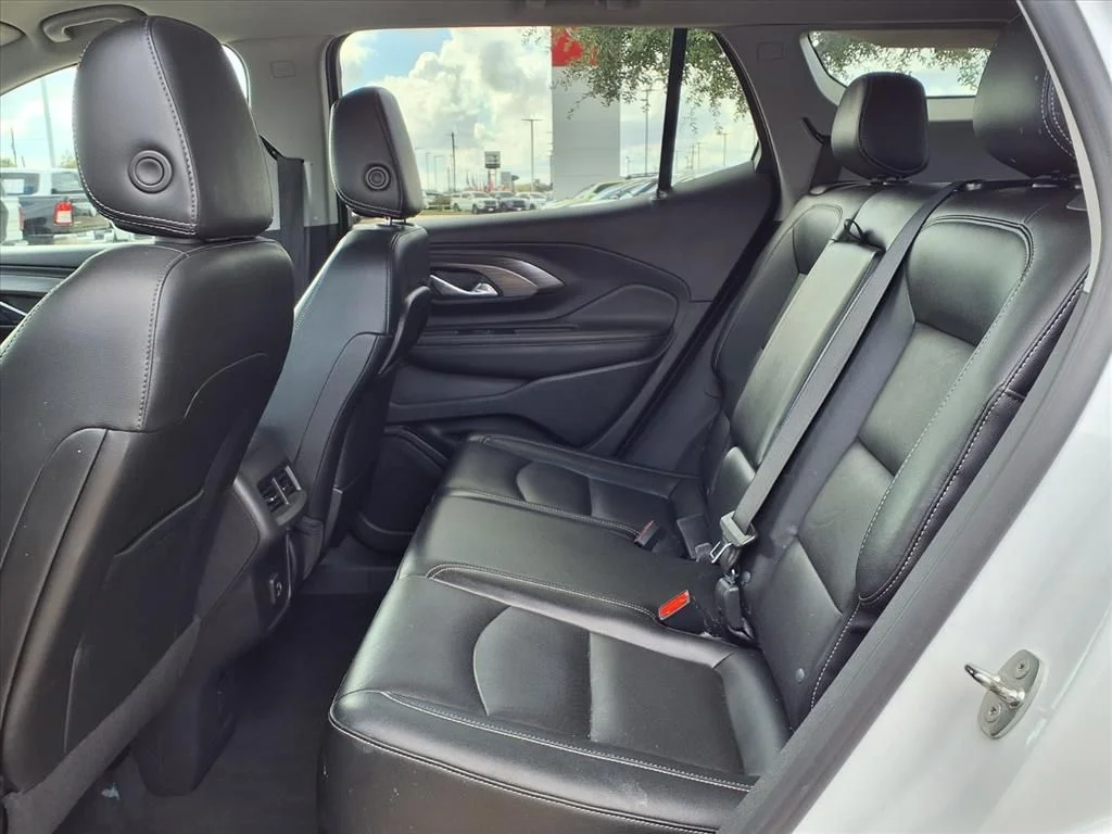 Used 2023 White GMC SLT image 5