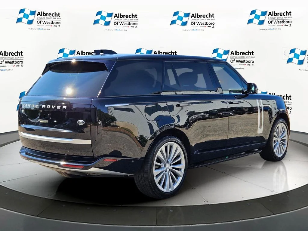 Used 2023 Black Land Rover First Edition image 5