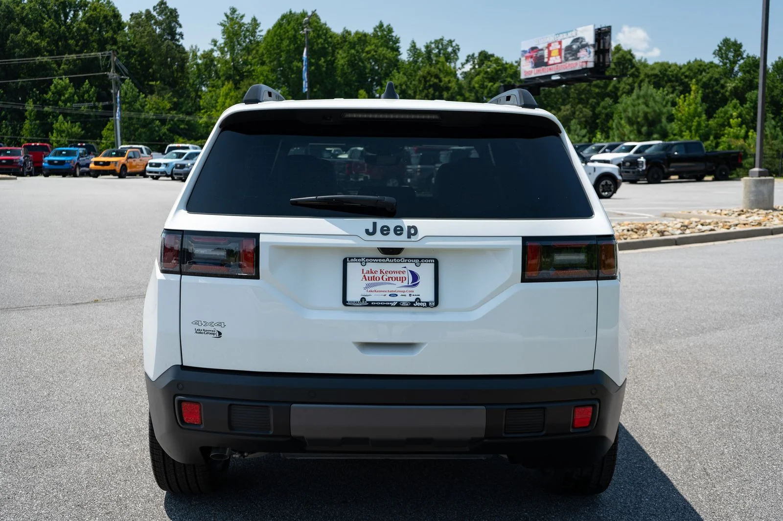 New 2026 Bright White Clear-Coat Exterior Paint Jeep  image 8