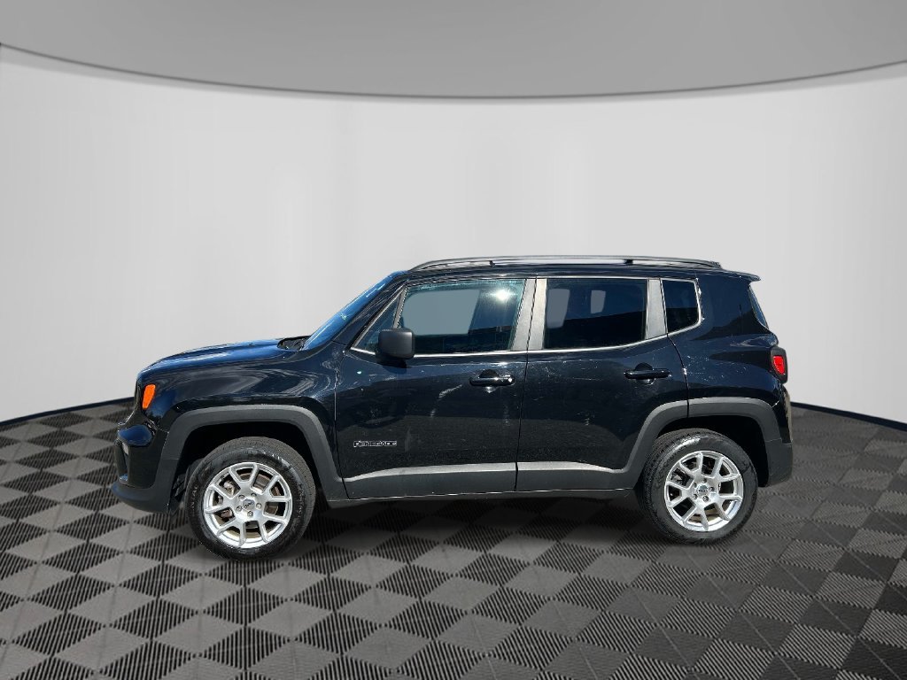 Used 2022 Black Jeep Latitude image 2