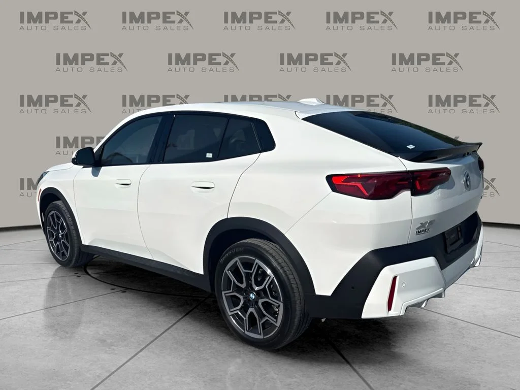 Used 2026 White BMW xDrive28i image 3