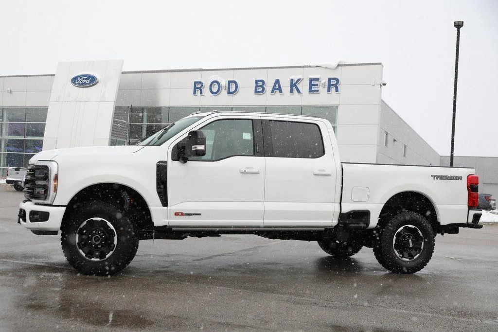 New 2026 Star White Metallic Tri-Coat Ford F-250® Platinum® image 3