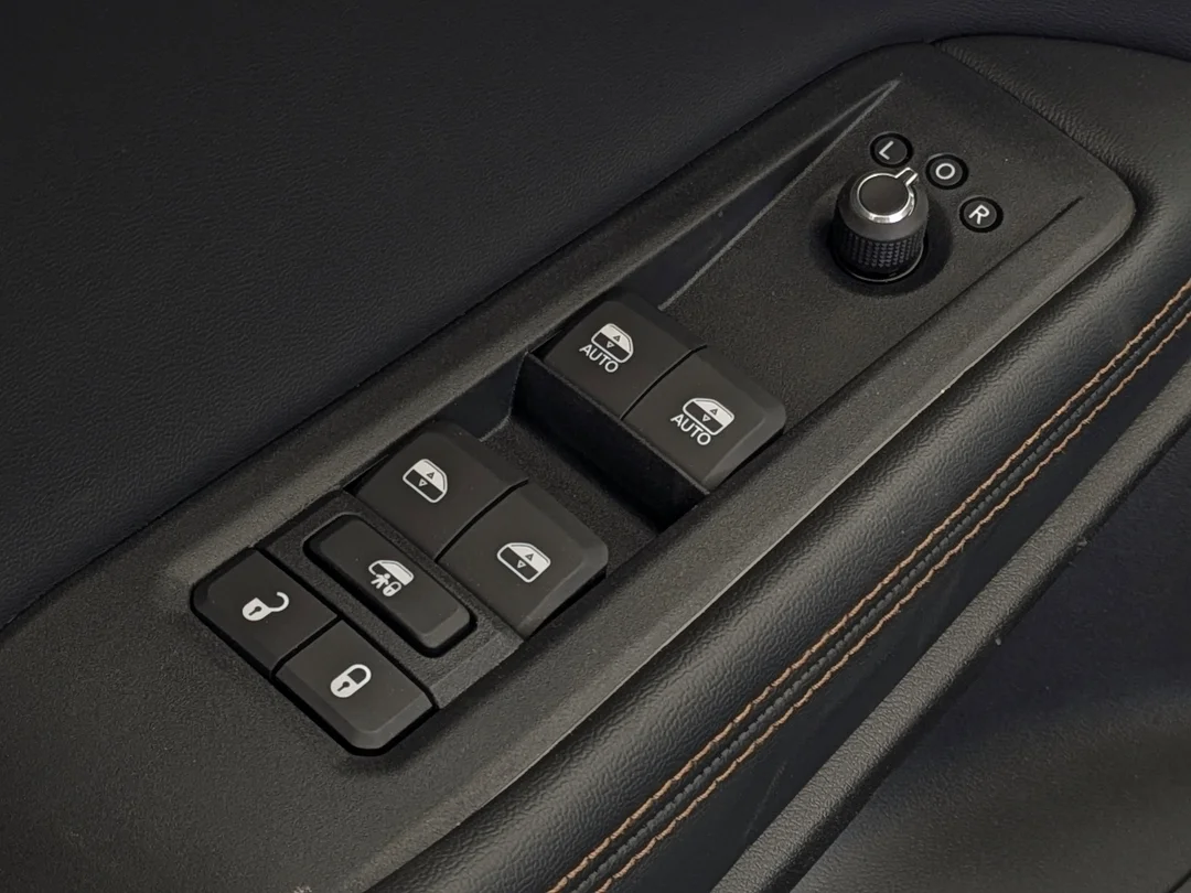 New 2026 Grey Jeep Limited - - 4x4 - 1.6L Turbo Hybrid - Uconnect 5 w/ 12.3 Screen & More! image 13