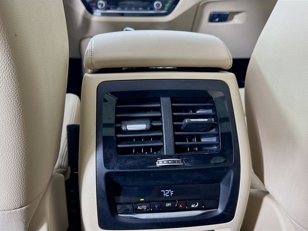 Used 2019 Black Sapphire Metallic BMW sDrive30i image 33
