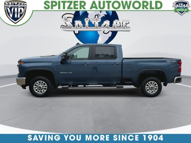 Used 2025 Lakeshore Blue Metallic Chevrolet LT image 6
