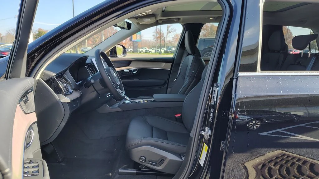 New 2026 Black Volvo B6 Plus 7-Seater image 7