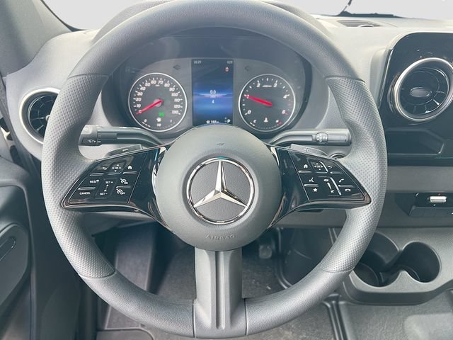 New 2026 Arctic+White Mercedes-Benz Cargo 144 WB image 8