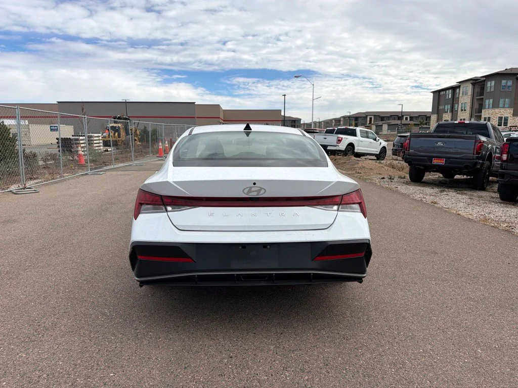 Used 2025 White Hyundai SEL Convenience image 5