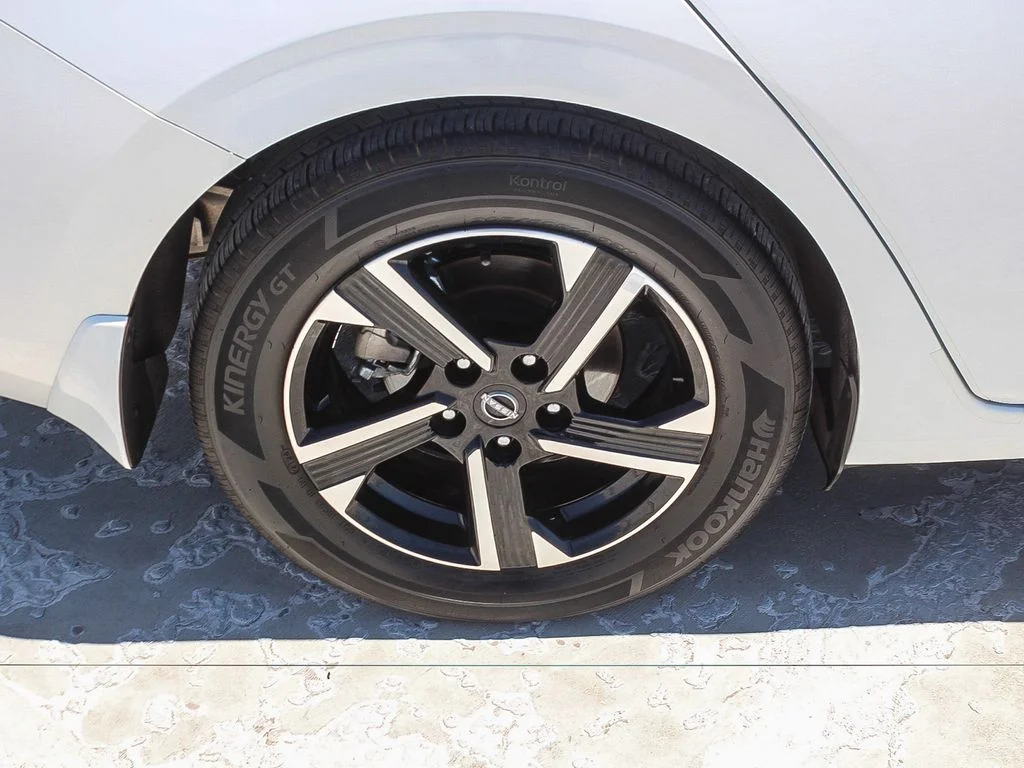 Used 2025 Aspen White Nissan SV image 9
